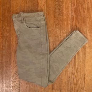 American Eagle Camo Jeggings Size 4